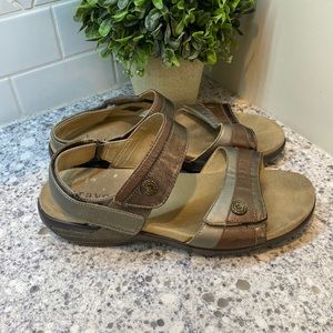 Aravon womens gold and brown metallic sandals by New Balance size 10 D